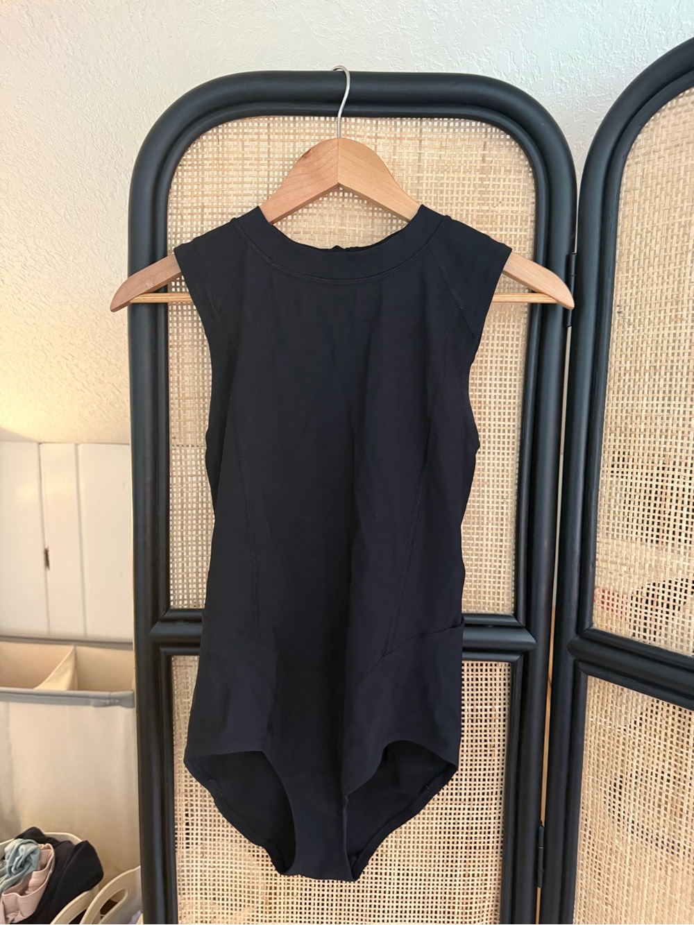 Athleta Women’s Sleeveless One Piece Full Coverage Neck Swimsuit Black Size 6